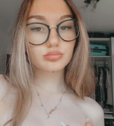 Angela, 22 years old, Straight, Woman, Oak Hill, USA